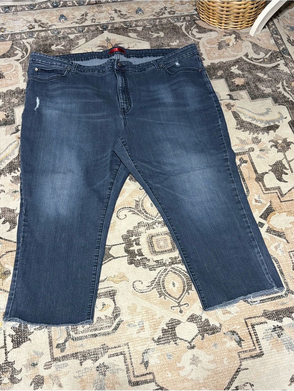 Jennifer Lopez Women's Dark Blue Cropped Jeans